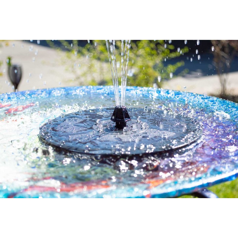 Schwimmender Solarspringbrunnen mit Akku und Licht